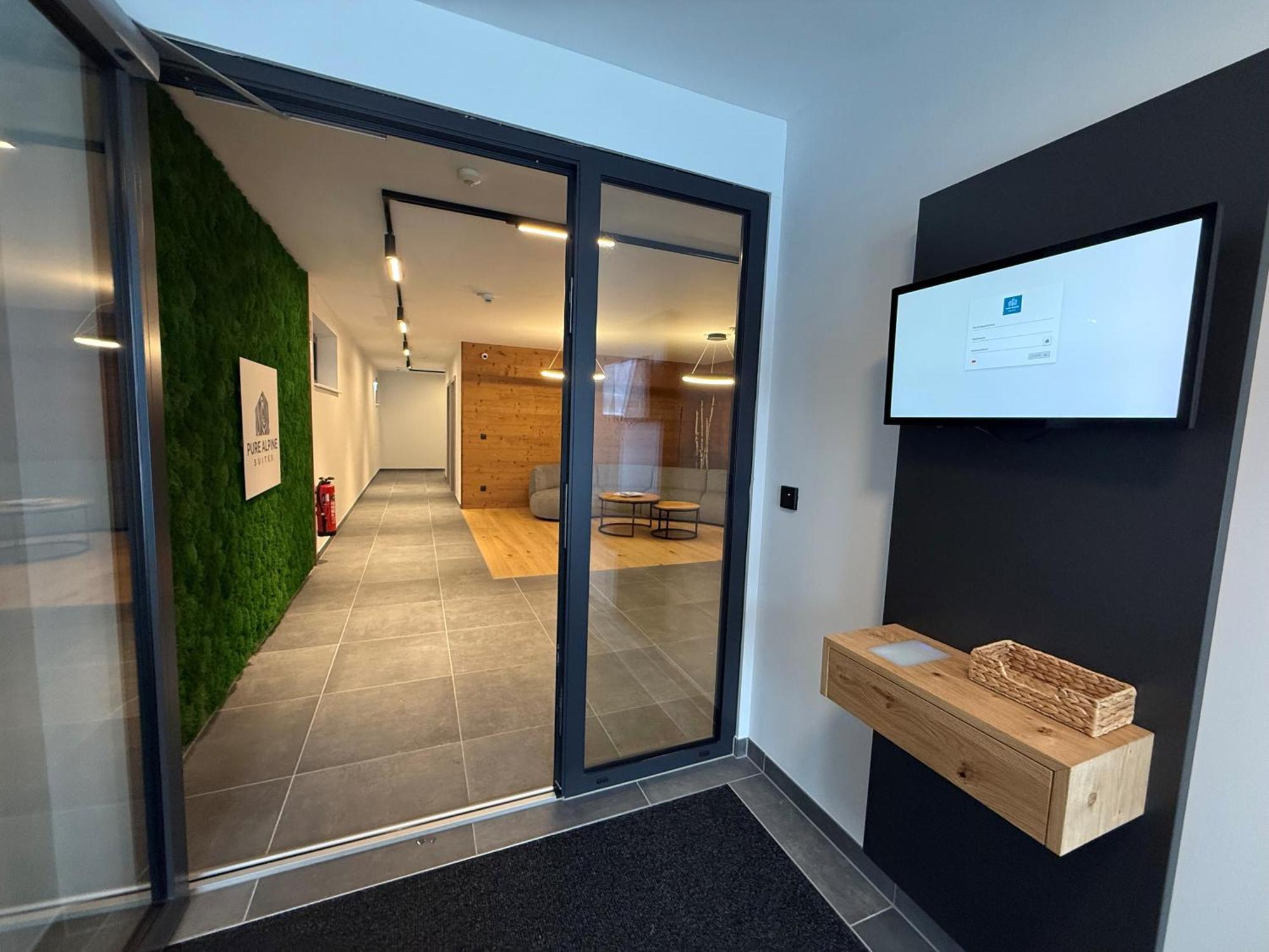 Pure Alpine Suites 斯拉德明 外观 照片