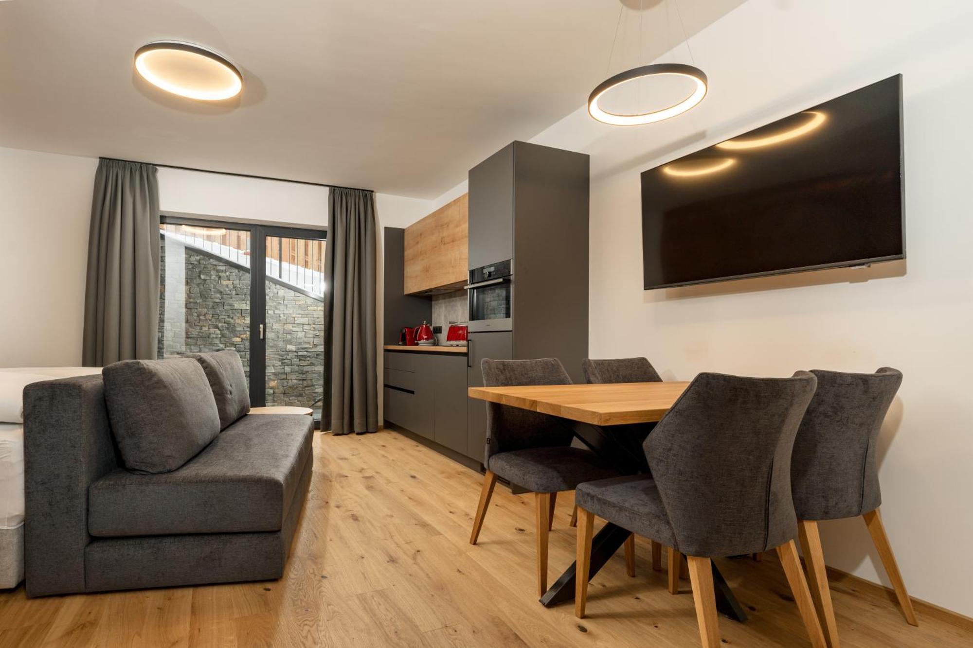Pure Alpine Suites 斯拉德明 外观 照片