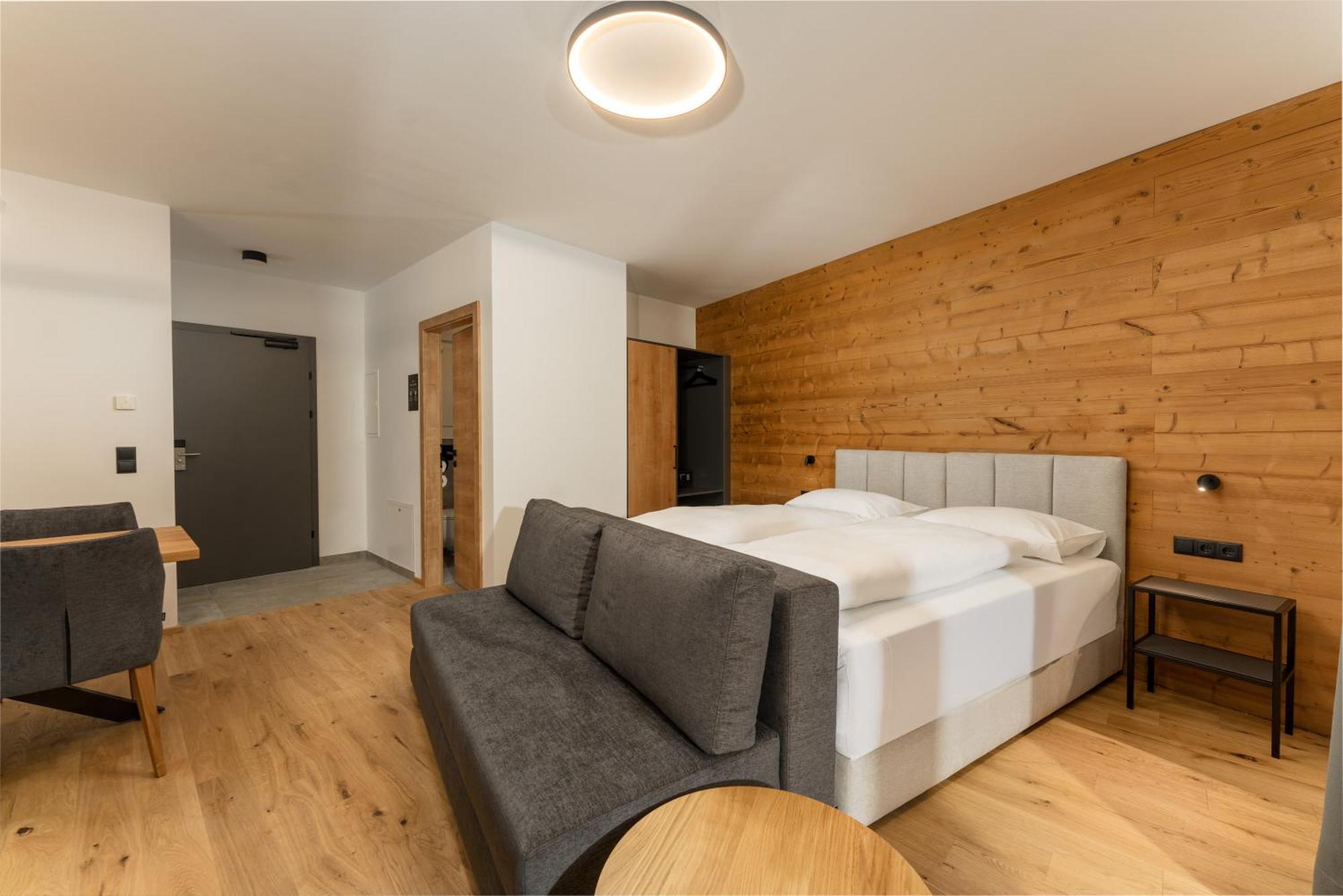 Pure Alpine Suites 斯拉德明 外观 照片