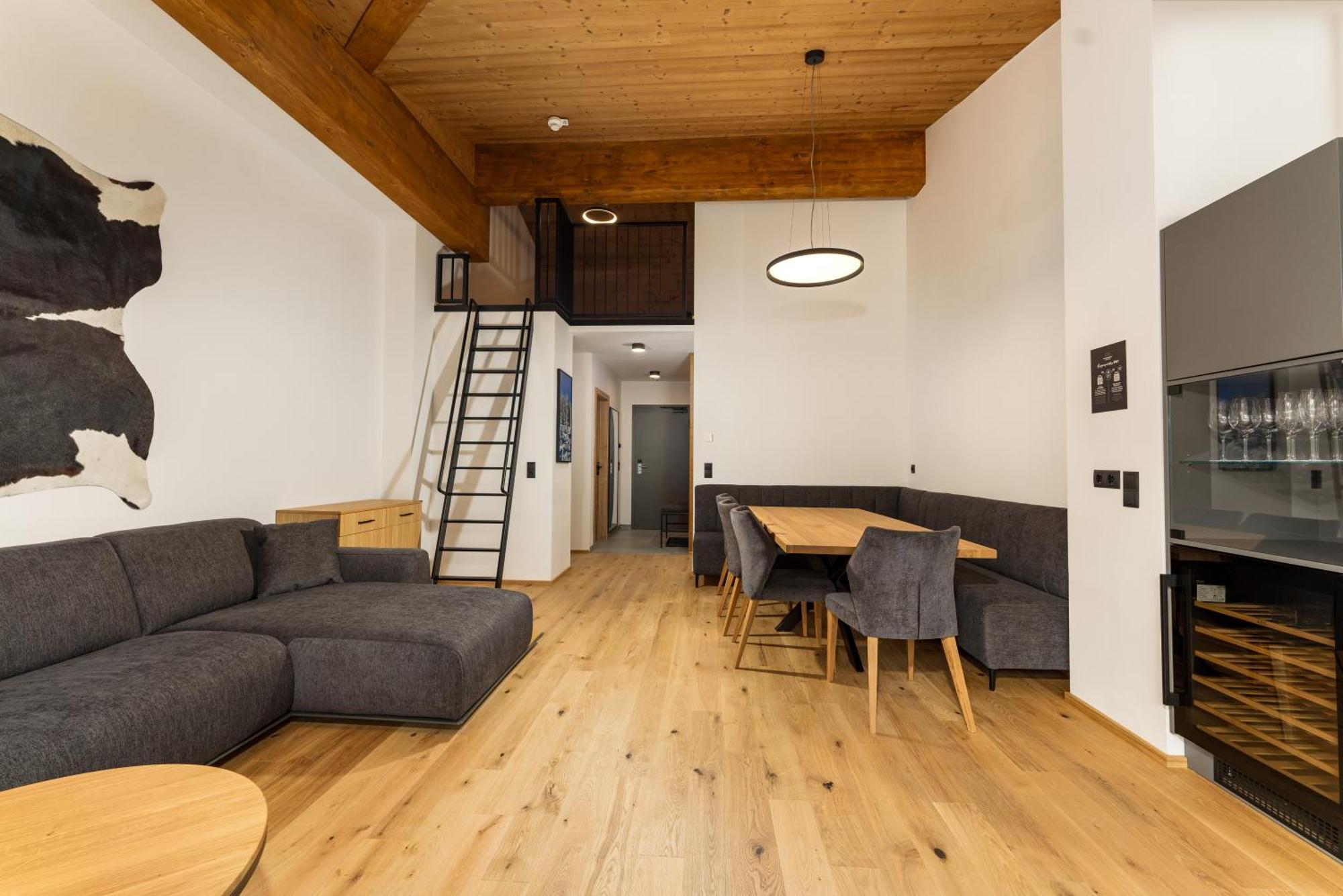Pure Alpine Suites 斯拉德明 外观 照片