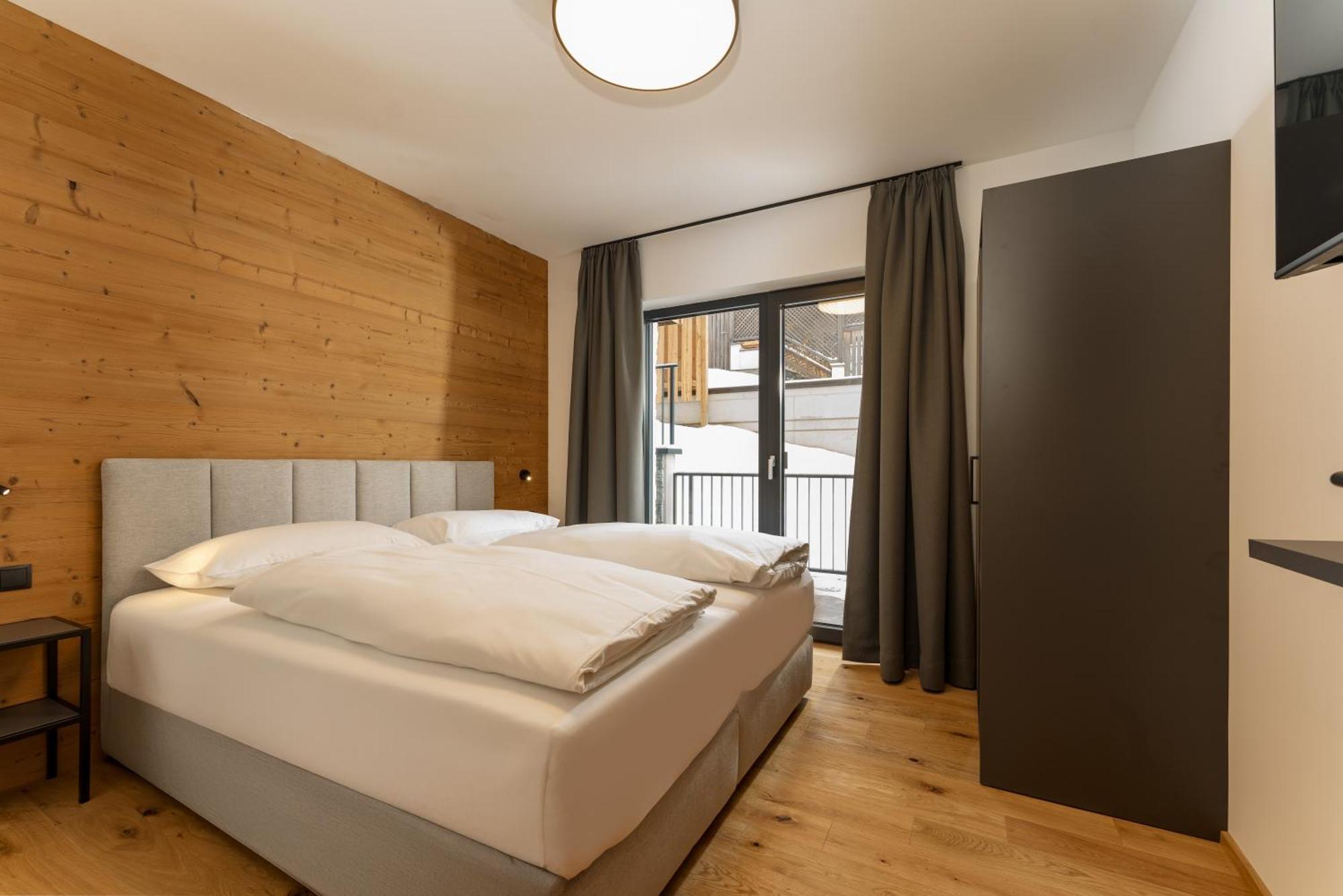 Pure Alpine Suites 斯拉德明 外观 照片