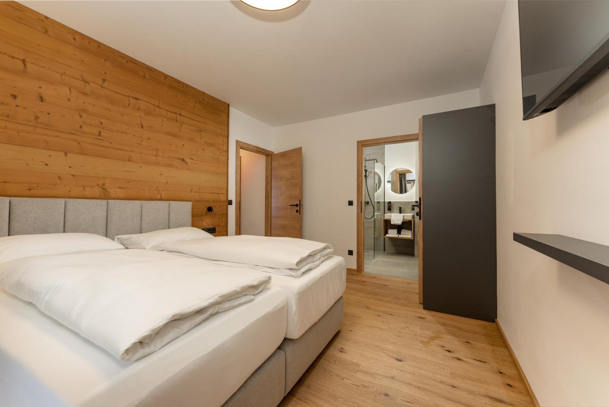 Pure Alpine Suites 斯拉德明 外观 照片