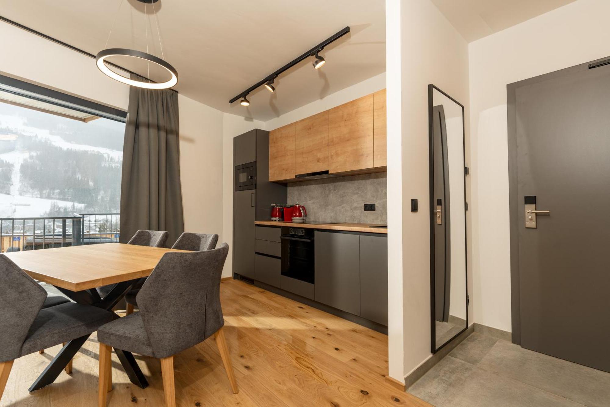 Pure Alpine Suites 斯拉德明 外观 照片