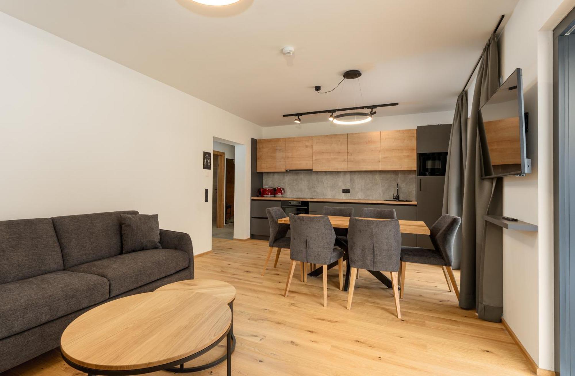 Pure Alpine Suites 斯拉德明 外观 照片