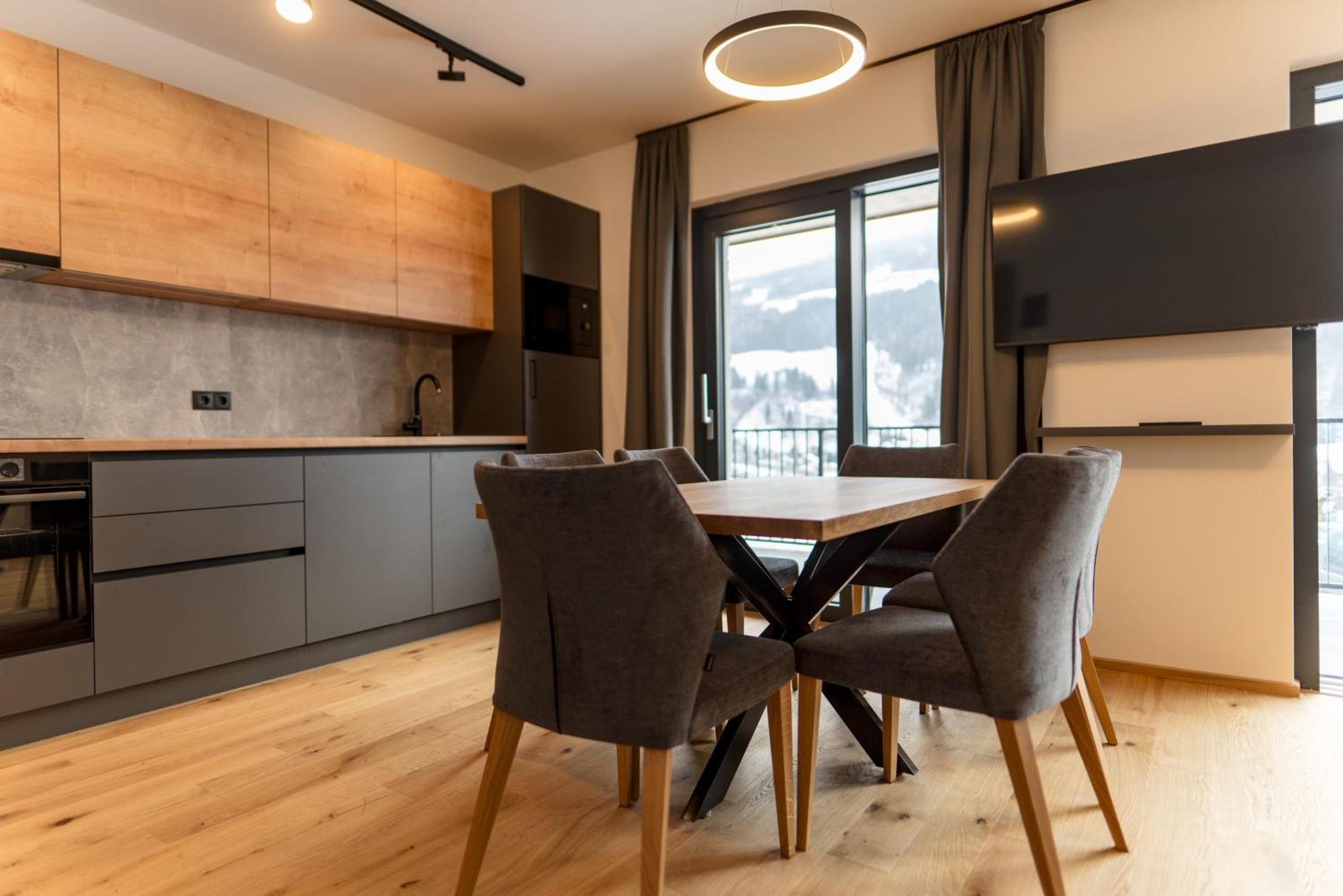 Pure Alpine Suites 斯拉德明 外观 照片
